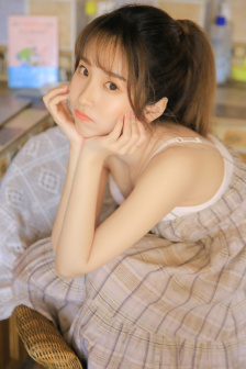 女性正面完整的身体结构